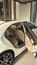 مرسيدس بنز S 560 Std 4.0L (463 HP)