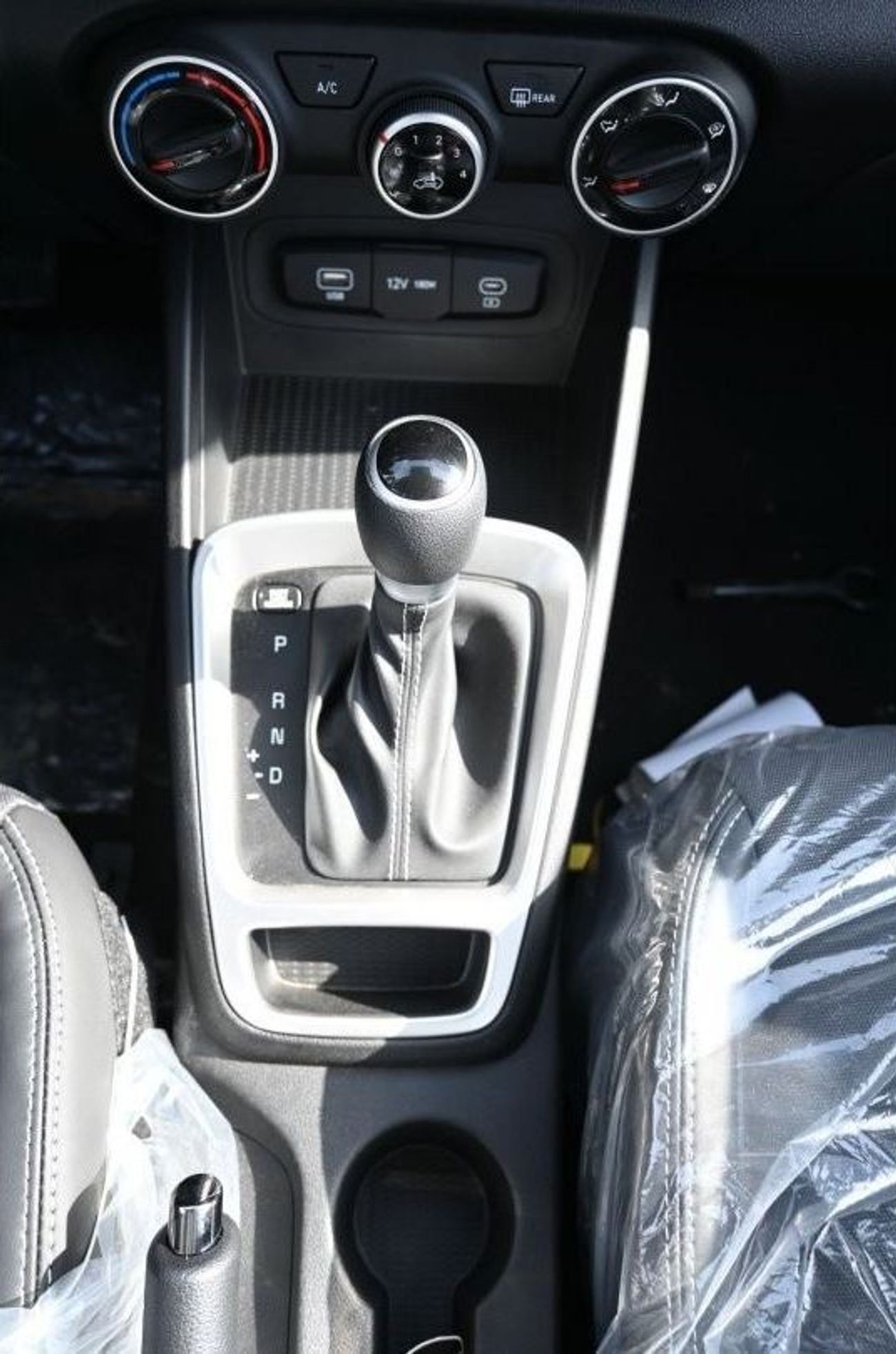 Hyundai Venue Hyundai Venue 1.0L Turbo Petrol, SUV, FWD, 5 Doors, Cruise Control, Sunroof, 16 inch Alloy Wheel, Co