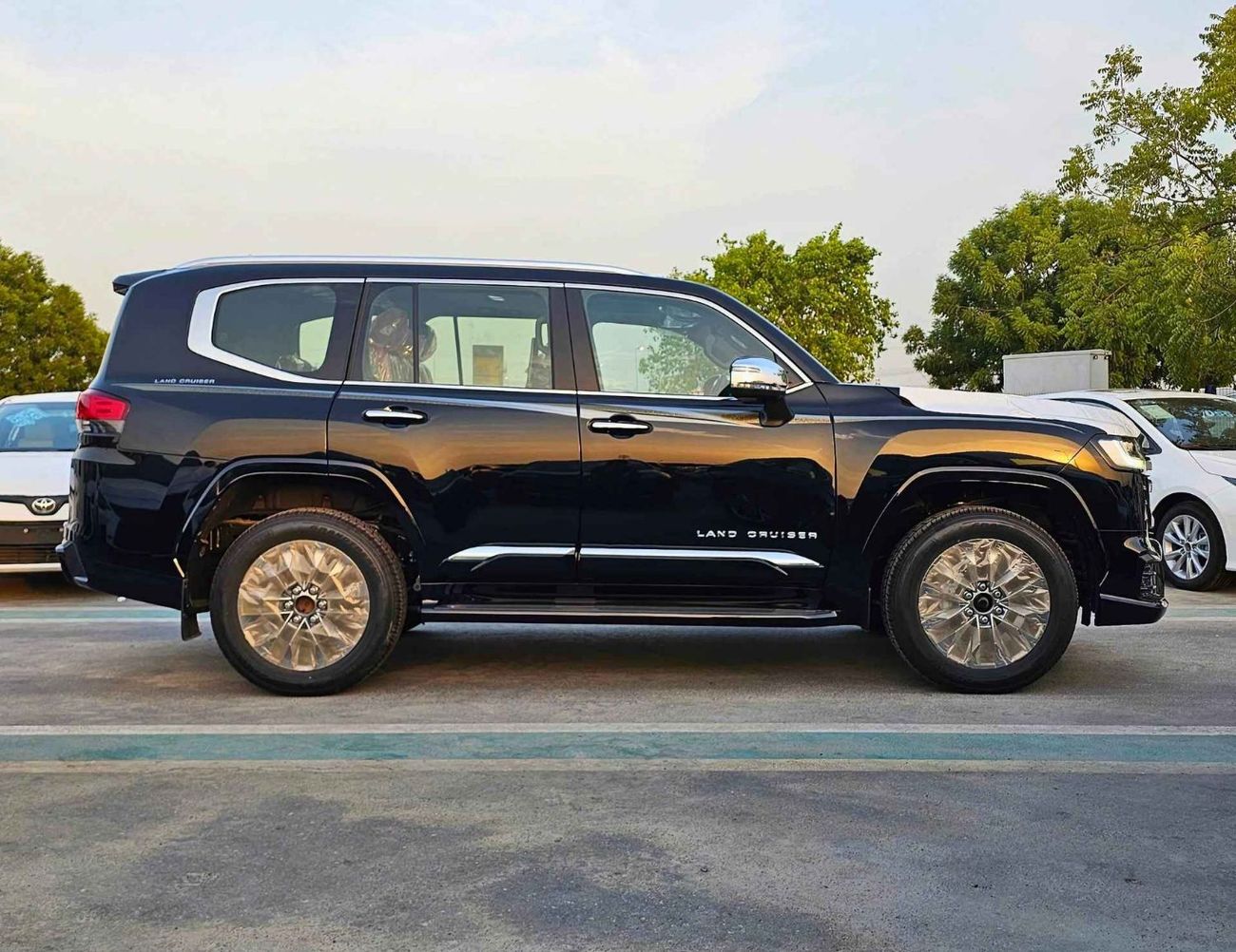 Toyota Land Cruiser VXR TWIN TURBO EXCL / HIGH OPTION / SUNROOF / LEATHER / POWER SEATS/3.5L PETROL V6 A/T/ (CODE#LCTVXR