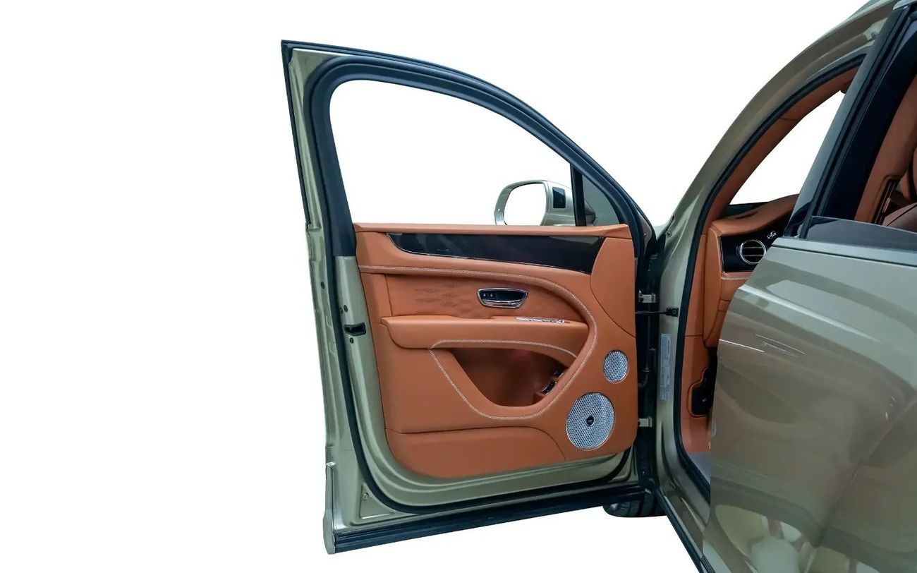 بنتلي بينتايجا Azure 4.0T - GCC Spec - With Warranty and Service contract ( Al Habtoor )