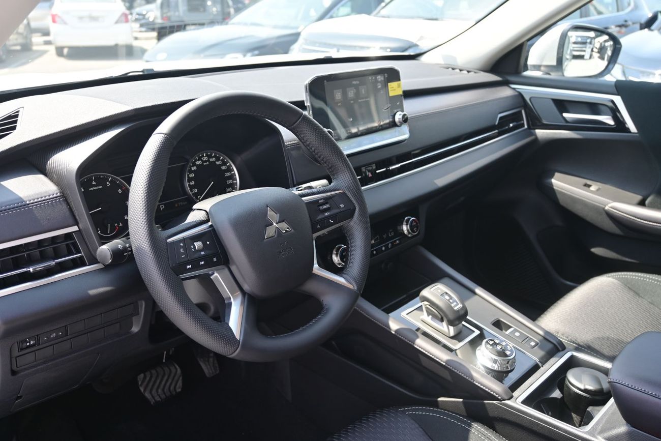 Mitsubishi Outlander Mitsubishi Outlander Hi-Line 2.5L Petrol 4WD, Model 2025, Color Silver