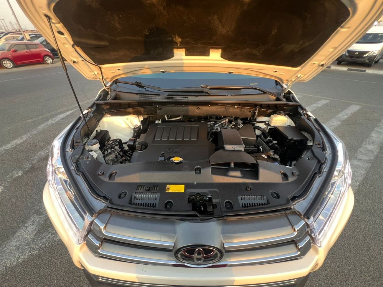 تويوتا هايلاندر 2015 Toyota Highlander LE+ Plus 3.5L V6 - Interior Beige - 7 Seater 4x4 AWD - Electric Seat With Big