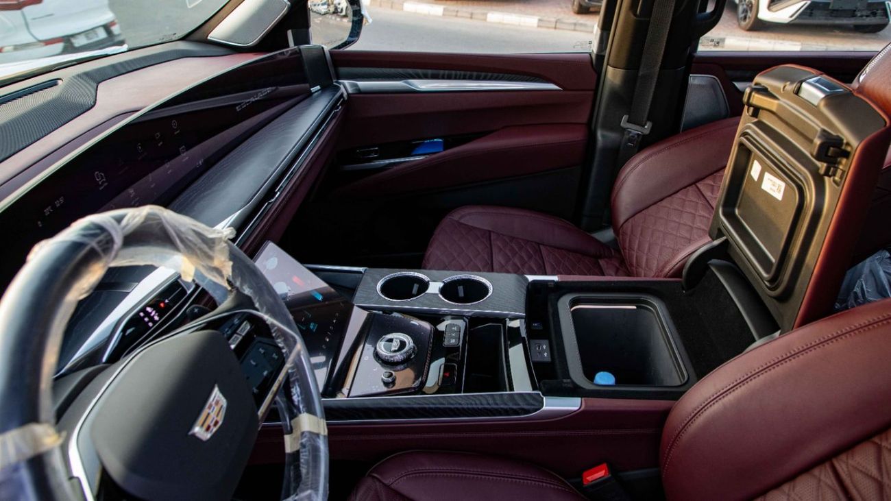 كاديلاك إسكالاد Sport 6.2L AWD | 2025 | For Export Only