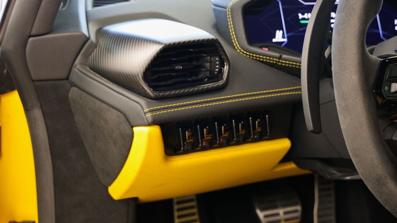 Lamborghini Huracan Tecnica - Lamborghini Huracán - 2024 – GCC Warranty with Service