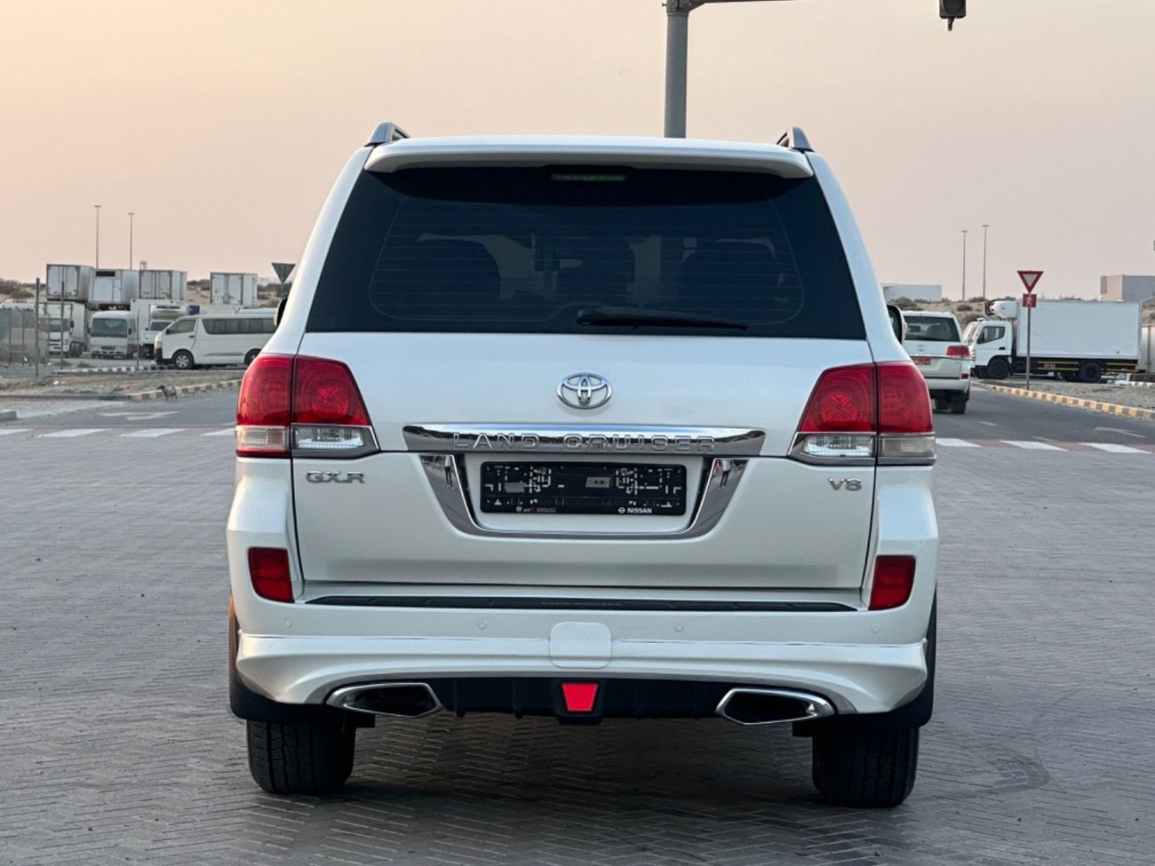 Toyota Land Cruiser MODEL 2010 GCC CAR PERFECT CONDITION INSIDE AND OUTSIDE FULL OPTION SUN ROOF LEATHER SEATS