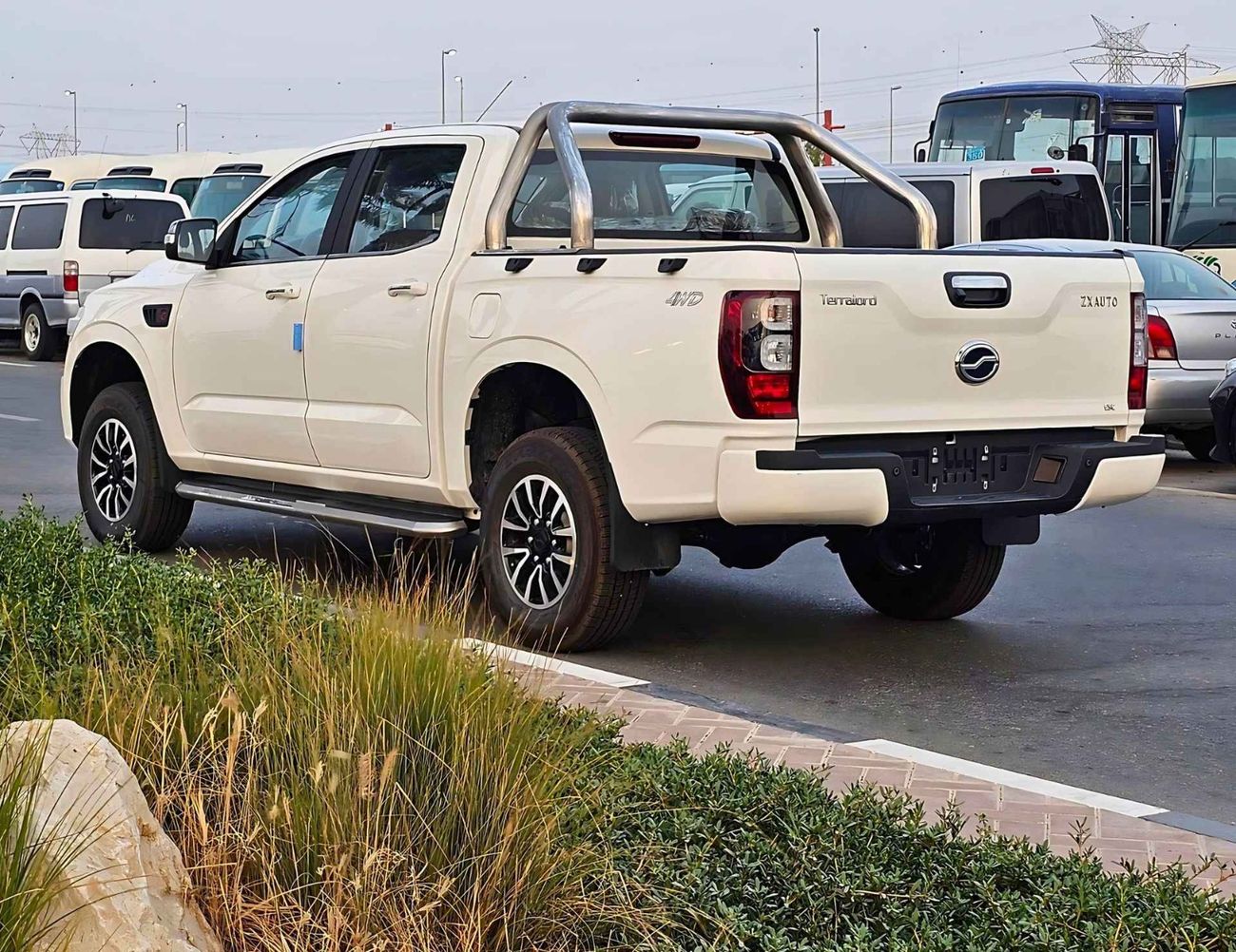 ZX Terralord TURBO DOUBLE CABIN / LUXURY / M/T / 2.0L V4 PETROL / 4WD (CODE #  68033)