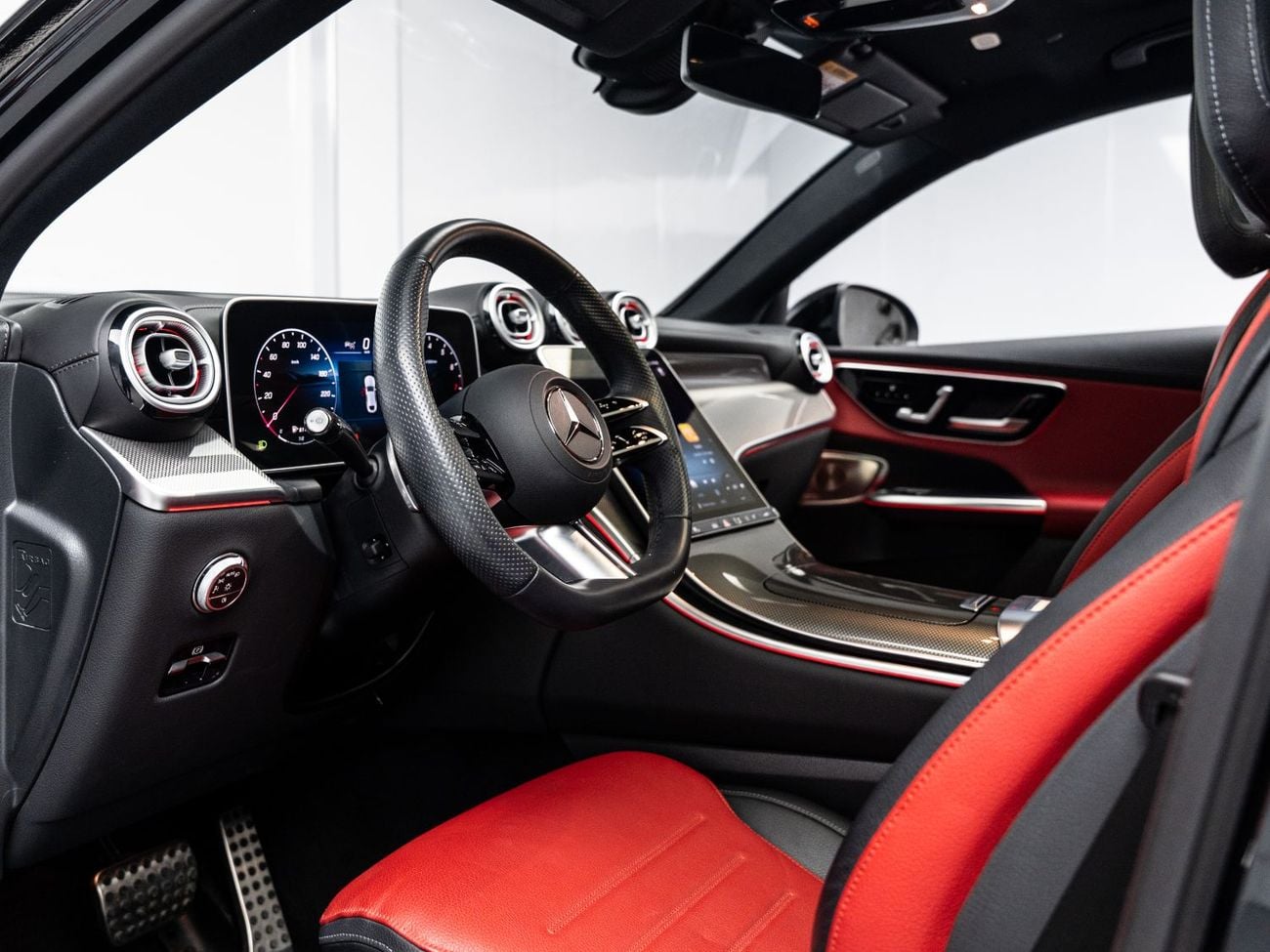 Mercedes Benz GLC200 PREMIUM PLUS BUY NOW, PAY 2027 | THE BLACKLINE STANDARD | Mercedes Warranty + Service Contract, GCC