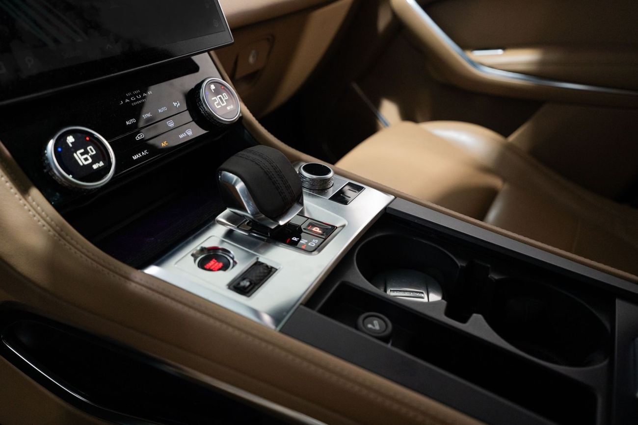 Jaguar F Pace Std 2.0L