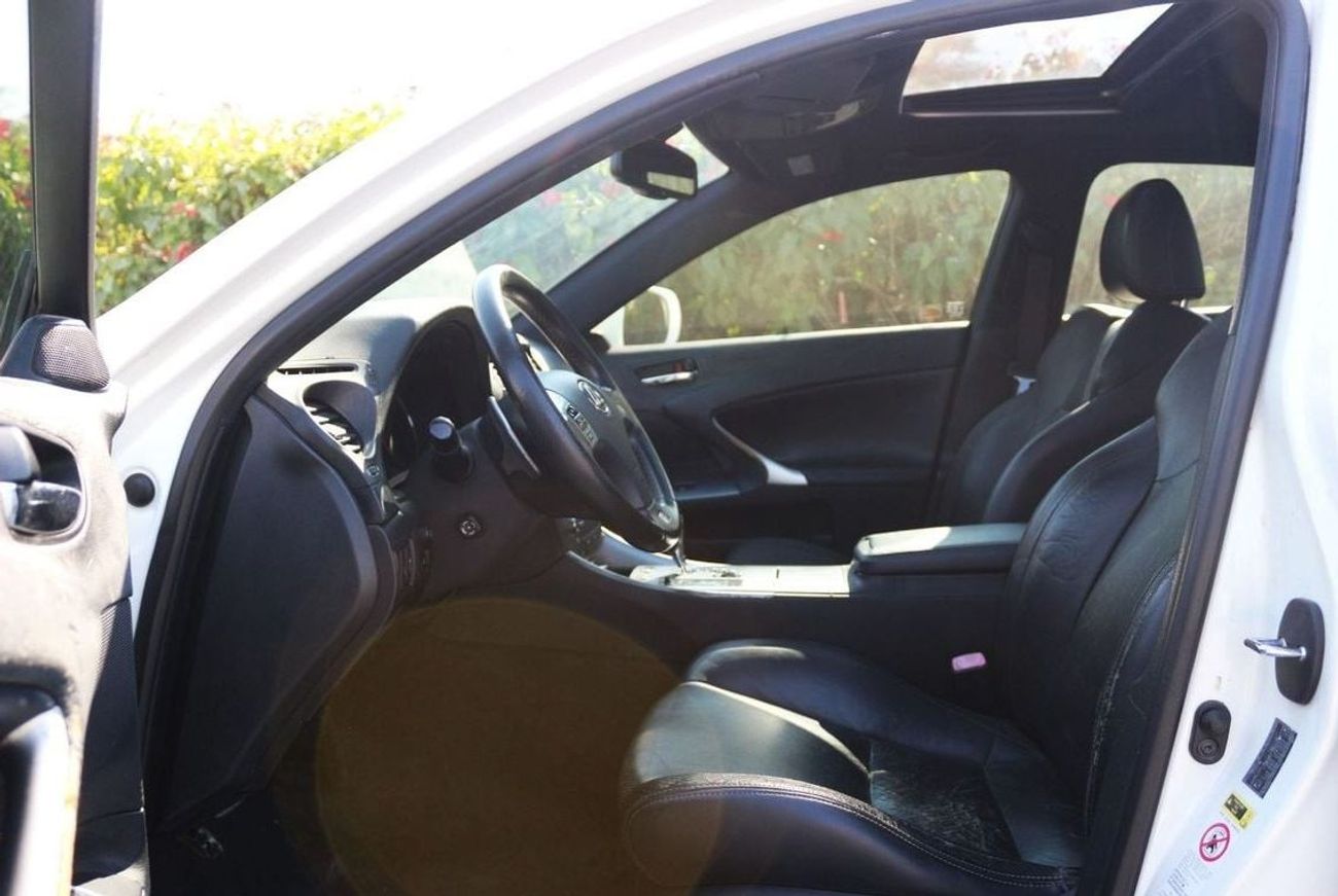 Lexus IS300 Lexus Is 300 F sport  Gulf space Full options model 2012