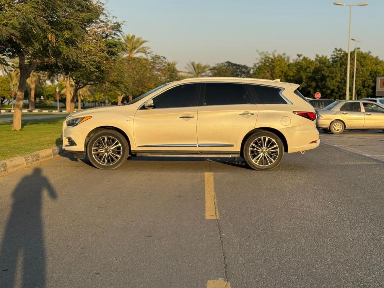 إنفينيتي QX60 Premium 3.5L