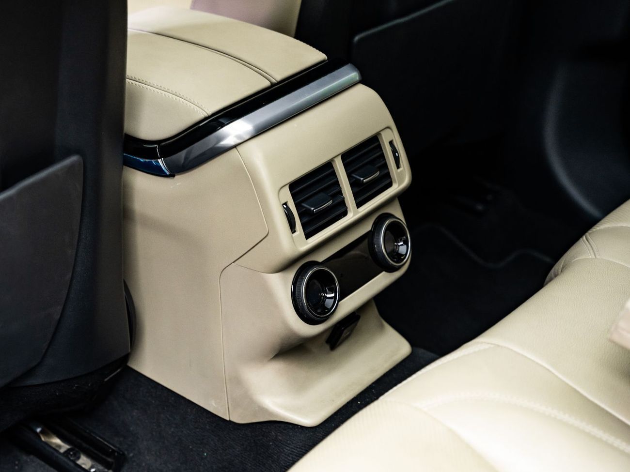 Land Rover Range Rover Velar P250 R-Dynamic SE 2.0L 2022 Range Rover Velar R-Dynamic SE P250, 2027 Land Rover Warranty, Full Serv