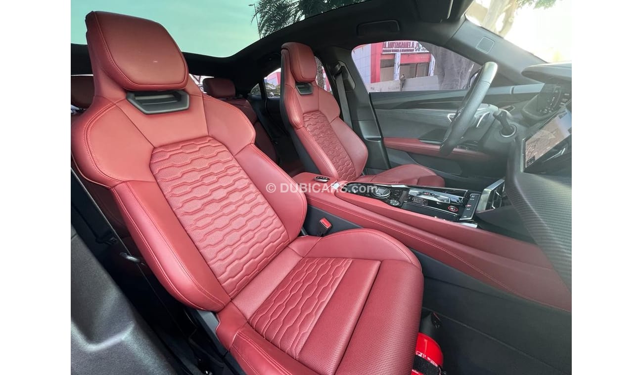 Audi etron GT AUDI GT E-TRON 2022 GCC SPCIAL EDITIONS UNDER WARRANTY WITH SERVICE CONTRACT