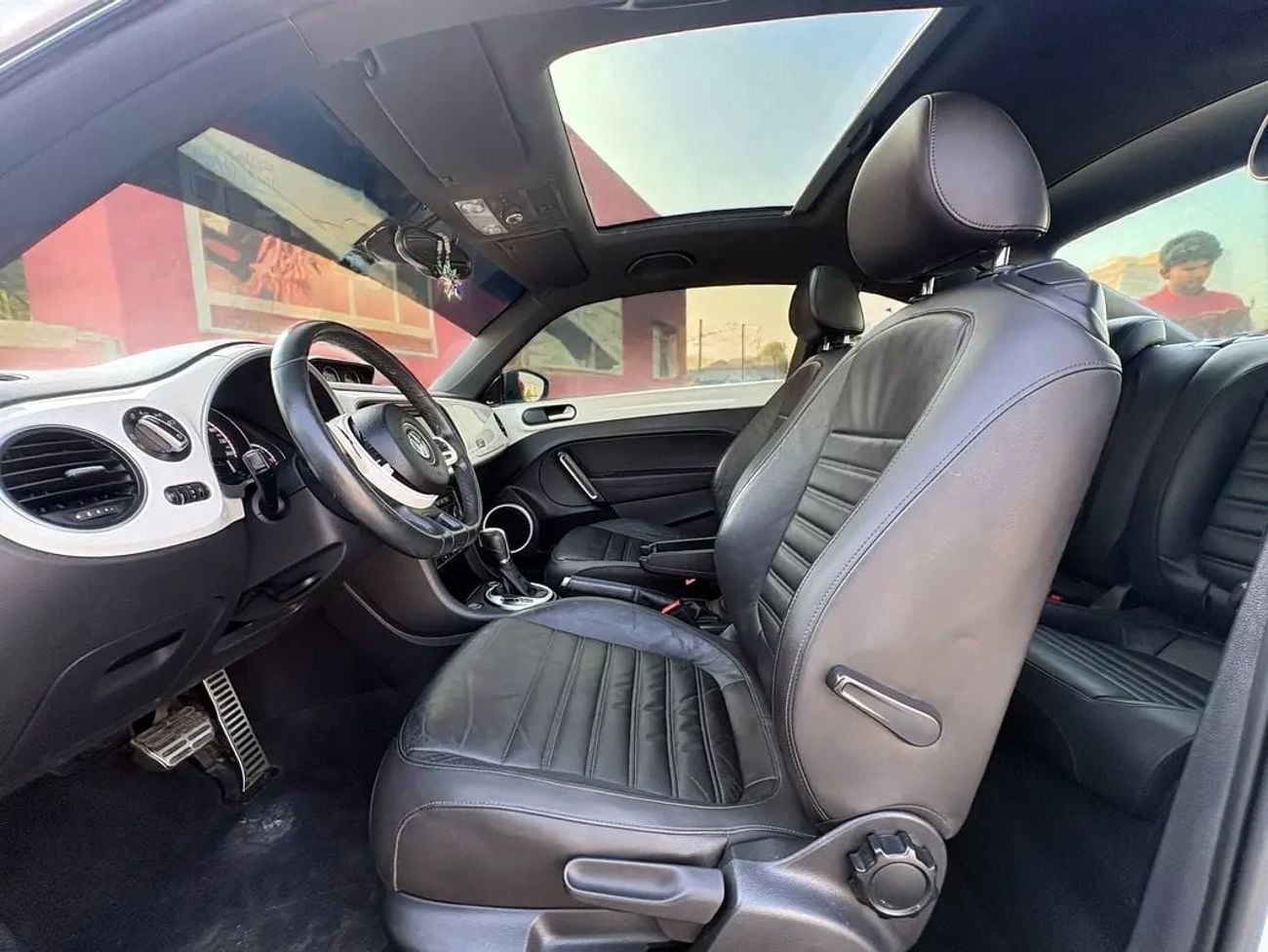 Volkswagen Beetle !! EID SALE !! 1 YEAR FREE WARRANTY !!  VOLKSWAGEN BEETLE 2.0 TSI A/T | 2015 | GCC SPECS