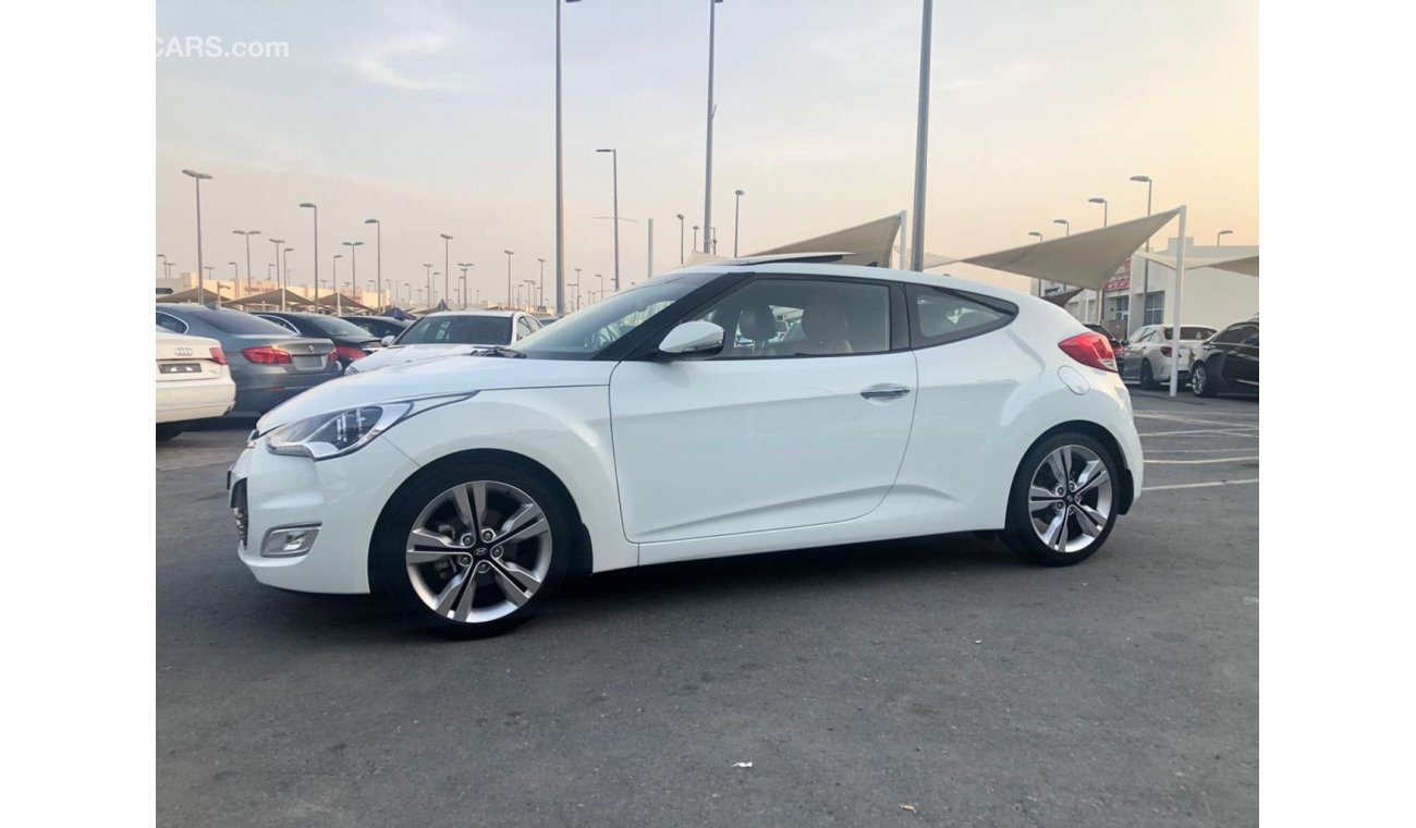 Hyundai Veloster Hyndai voulester model 2016 GCC car prefect condition full option panoramic roof leather seats back 