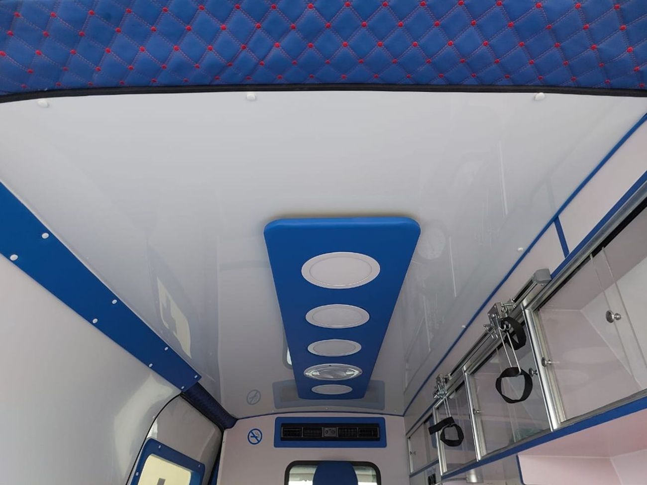 Toyota Hiace TOYOTA HIACE VAN AMBULANCE  RHD 2023 MODEL 2.8 L DIESEL AUTOMATIC(PM22474)