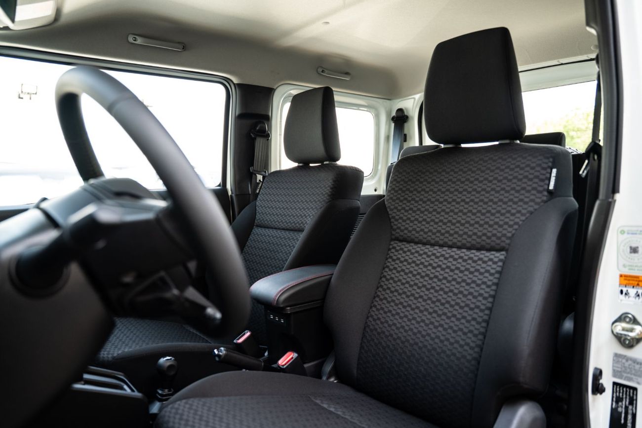 سوزوكي جيمني 1.5L GLX (A/T)