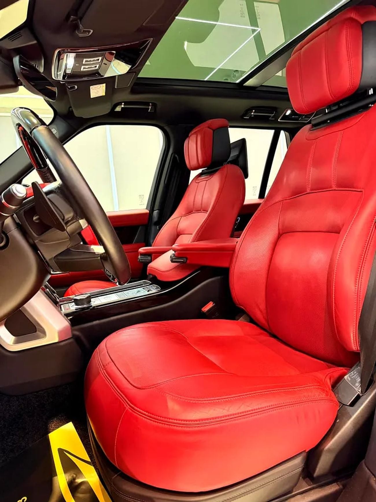 Land Rover Range Rover AUTOBIOGRAPHY KIT RR VOGUE || GCC II FULLY LOADED I| PANORAMA I| SCREENS II HEADS UP DISPLAY