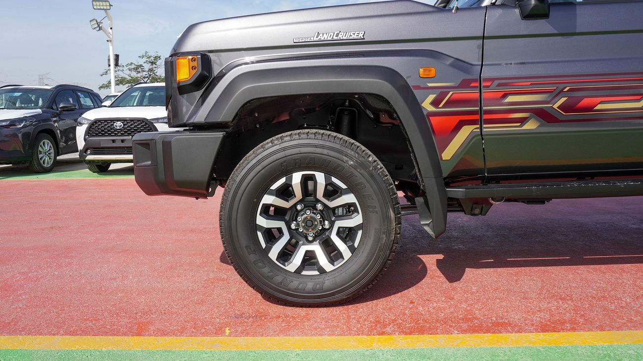 تويوتا لاند كروزر بيك آب LX 4.0L V6 A/T