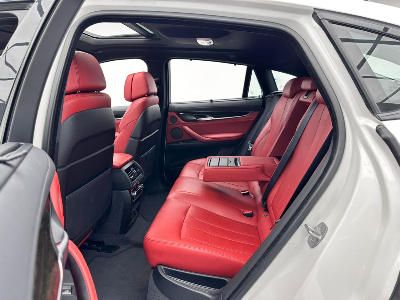 BMW X6 V6 3.0L 2019 BMW X6 xDrive35i M-Sport, One Year Unlimited KM Warranty, BMW Full Service History, GCC