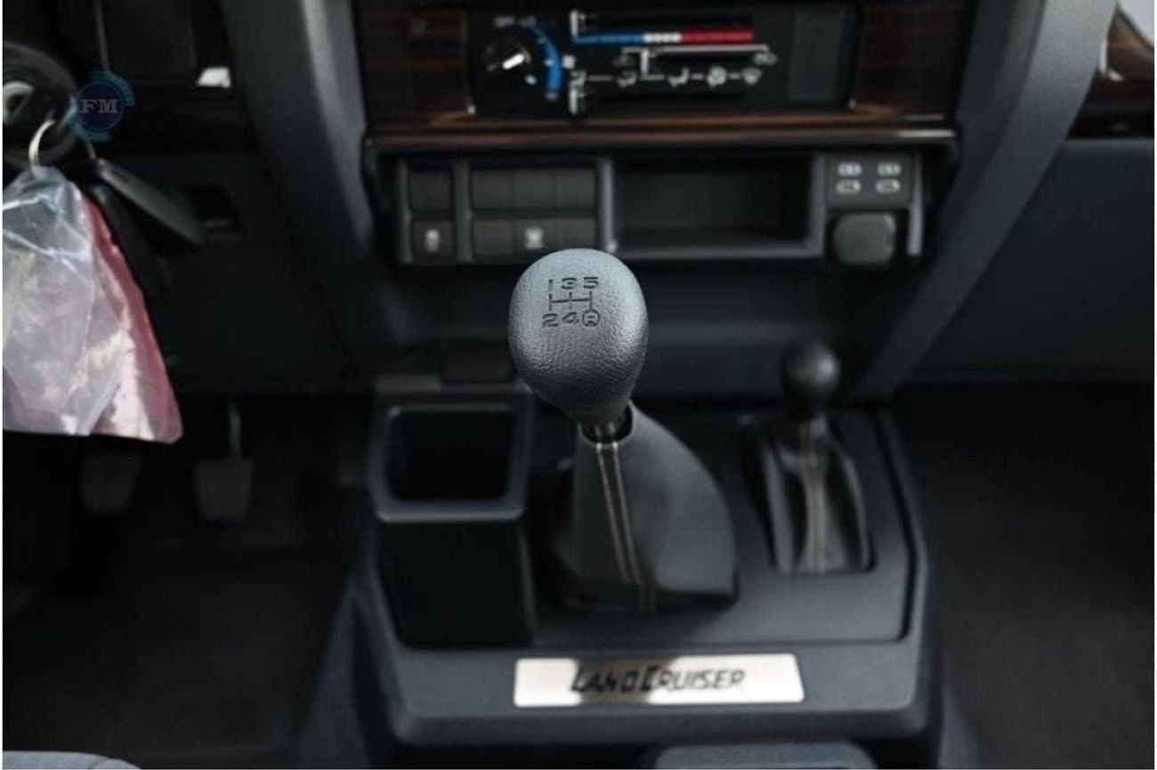 تويوتا لاند كروزر 70 76 4.0L Petrol Manual