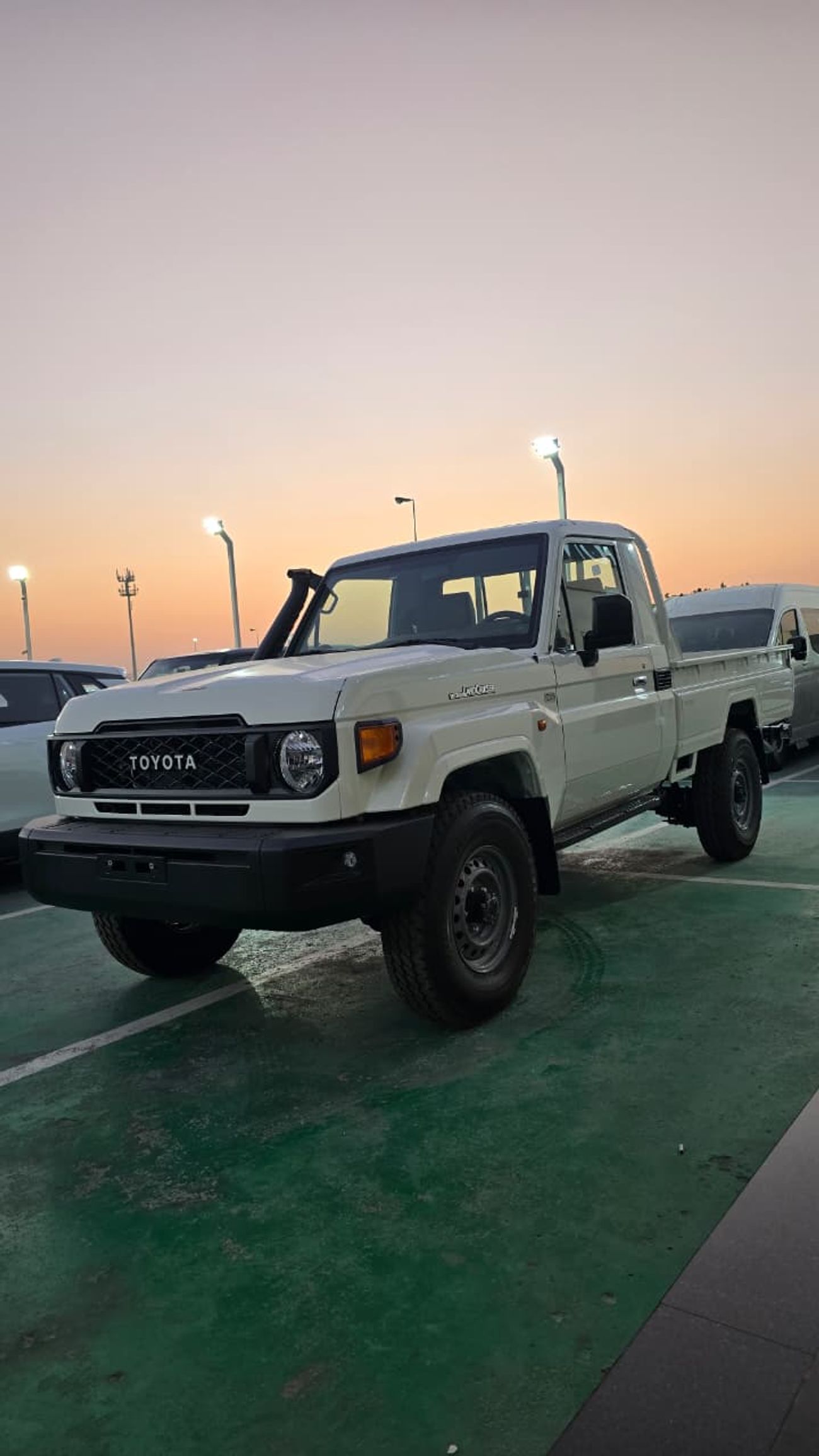 تويوتا لاند كروزر 70 LX 2.8L