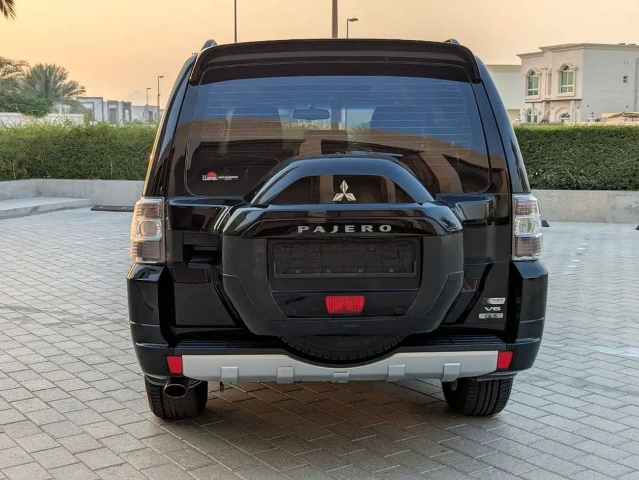 Mitsubishi Pajero GLS MIDLINE GLS Full Option TOP GCC Premium Condition Low KM Family SUV