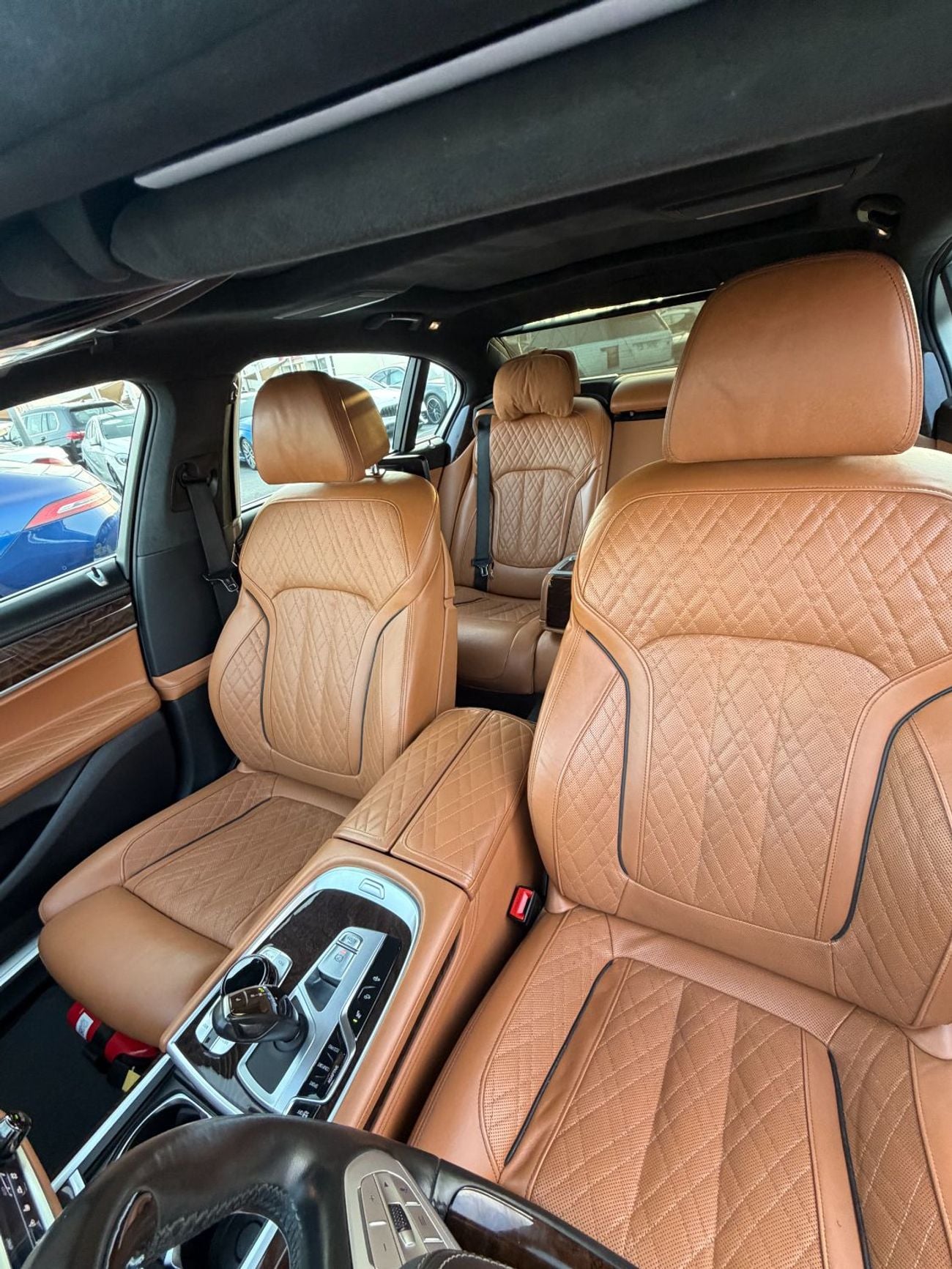 بي أم دبليو 750Li xDrive 4.4L (530 HP)
