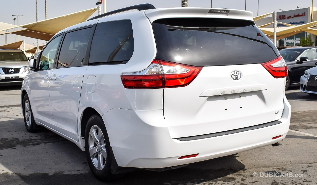 Toyota Sienna LE