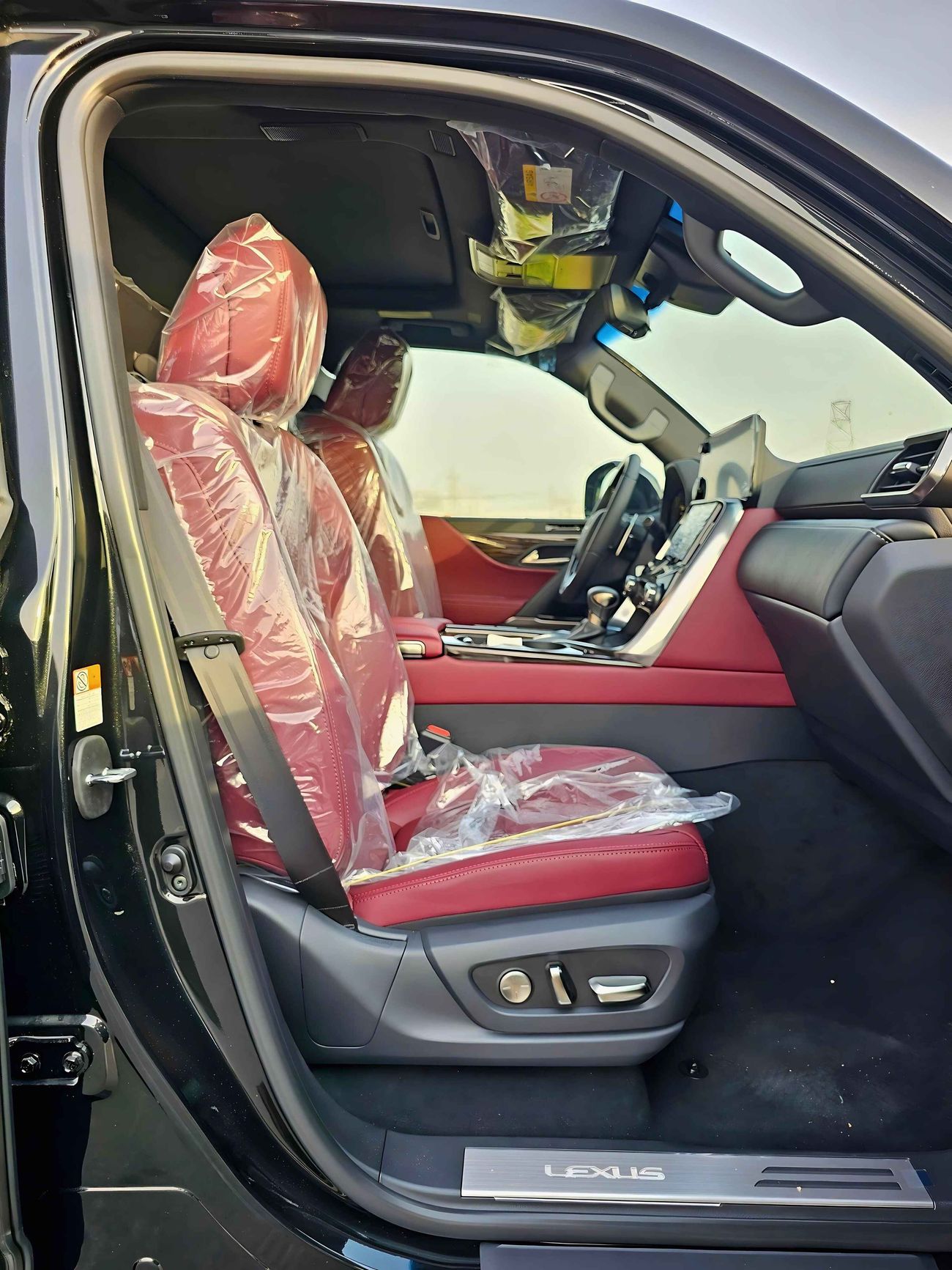 Lexus LX 600 3.5L SIGNATURE | MARK LEVINSON | HUD | 7 SEATS | RADAR | TOP VARIANT | (CODE# 68009)