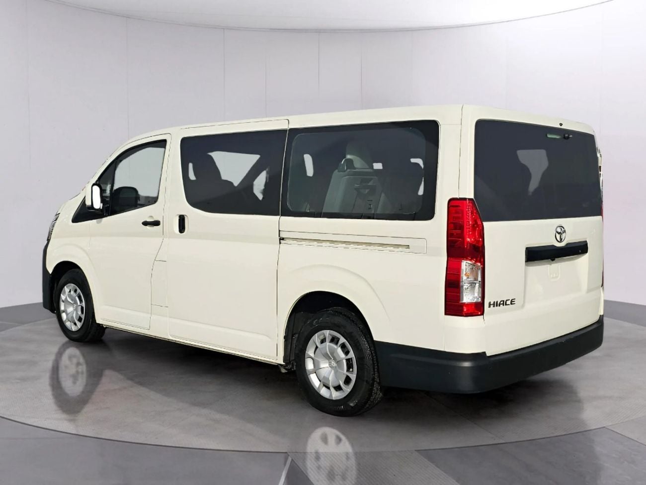 Toyota Hiace High-roof passenger Van DSL 2.8L Diesel Engine Automatic Gear 2WD 11 Deats 5 Doors