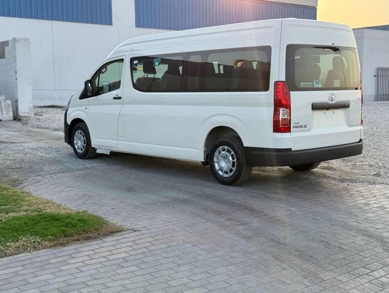 Toyota Hiace 2026 Model Toyota Hiace DX 13-Seater 3.5L V6 Petrol A/T (3-Point Seatbelts) For Local