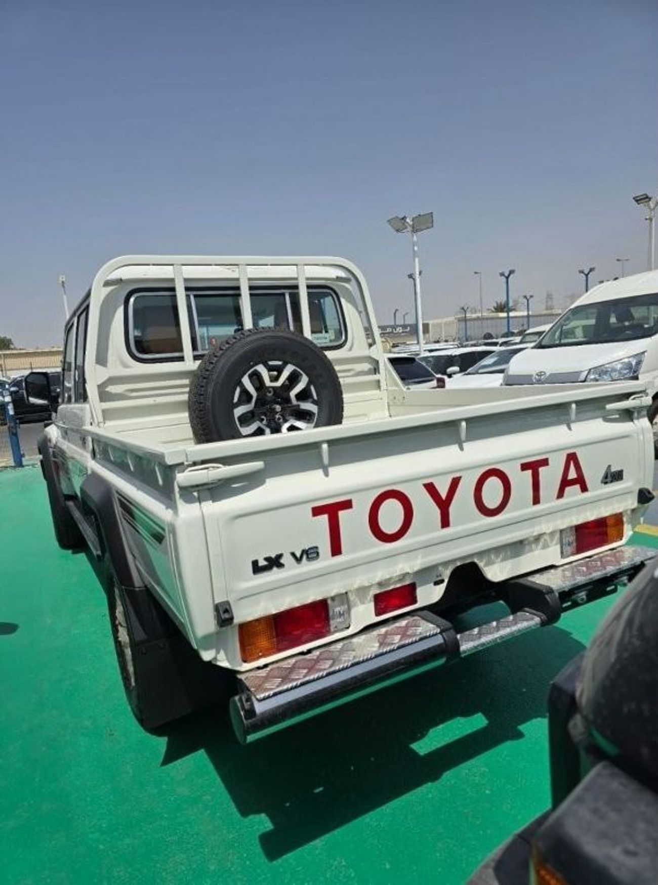 Toyota Land Cruiser Pick Up Std 4.0L Double Cab Utility AWD