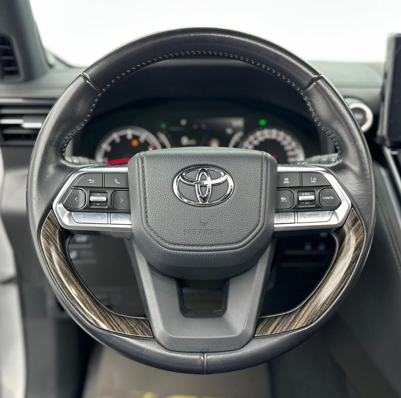 تويوتا لاند كروزر 2024 Toyota Land Cruiser VXR, Jan/2027 Toyota Warranty, Toyota Full Service History, GCC