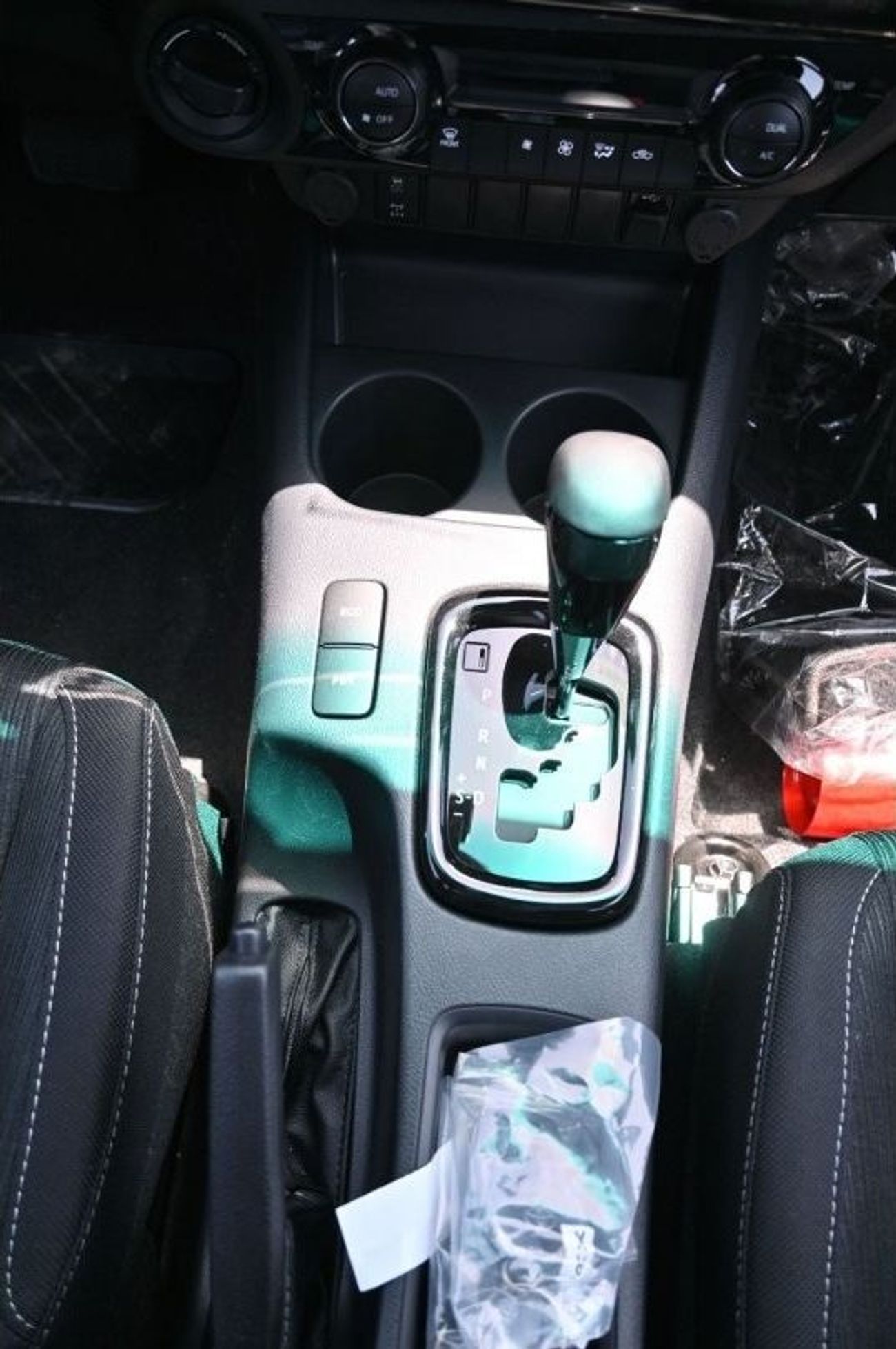 تويوتا هيلوكس تويوتا هيلوكس أدفينتشر 4.0 لتر بنزين ، بيك أب ، دفع رباعي ، 4 أبواب ، 360 كاميرا ، مثبت السرعة ، قفل