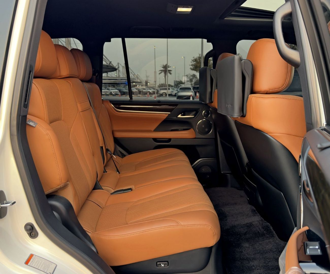 لكزس LX 570 بلاتينيوم لكزس LX 570 بلاتينيوم 2021، بمواصفات دول مجلس التعاون الخليجي