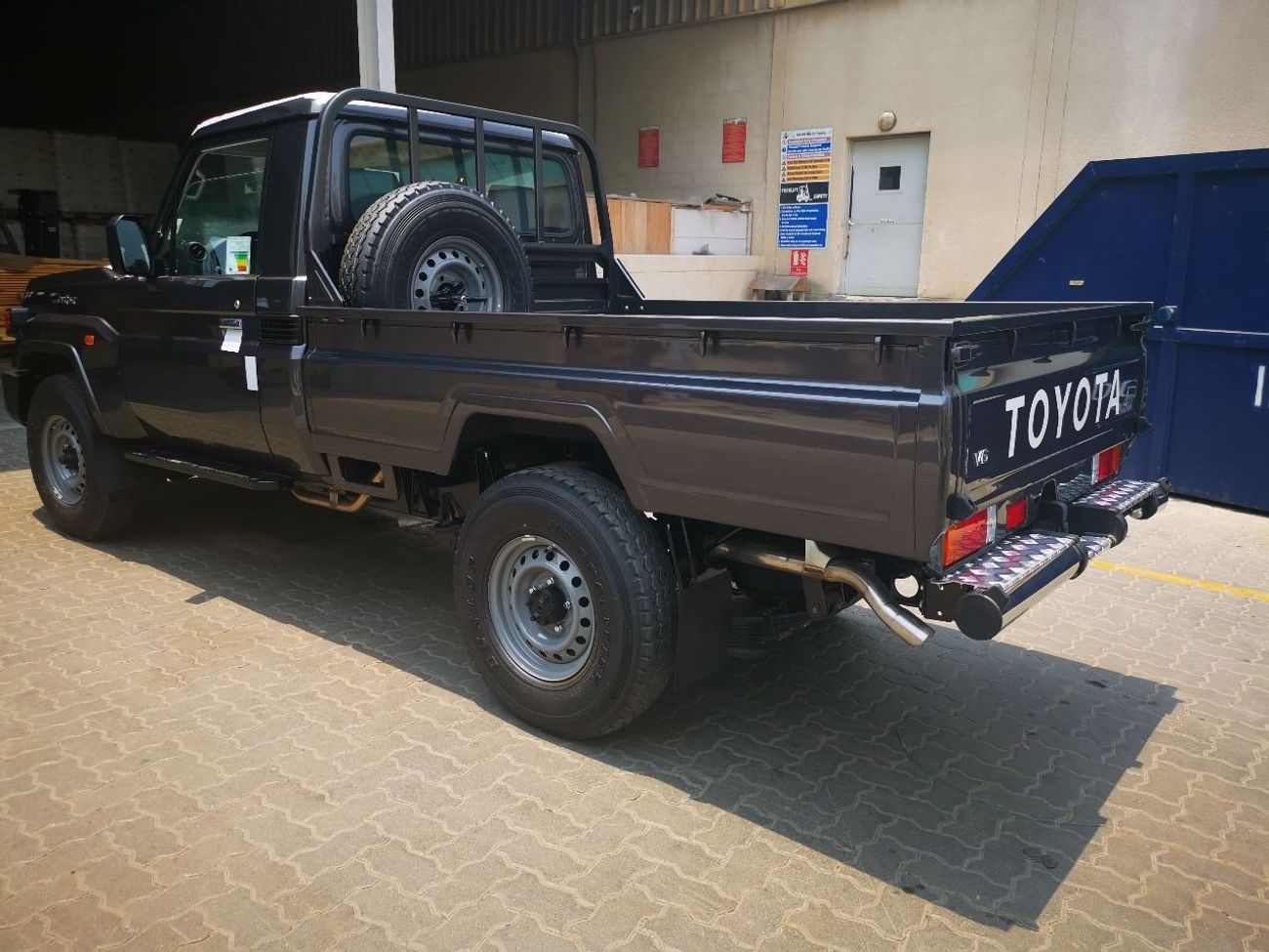 تويوتا لاند كروزر بيك آب 79 SC 4.0L PETROL AUTOMATIC TRANSMISSION ( FOR RE-EXPORT OUTSIDE GCC COUNTRIES ONLY