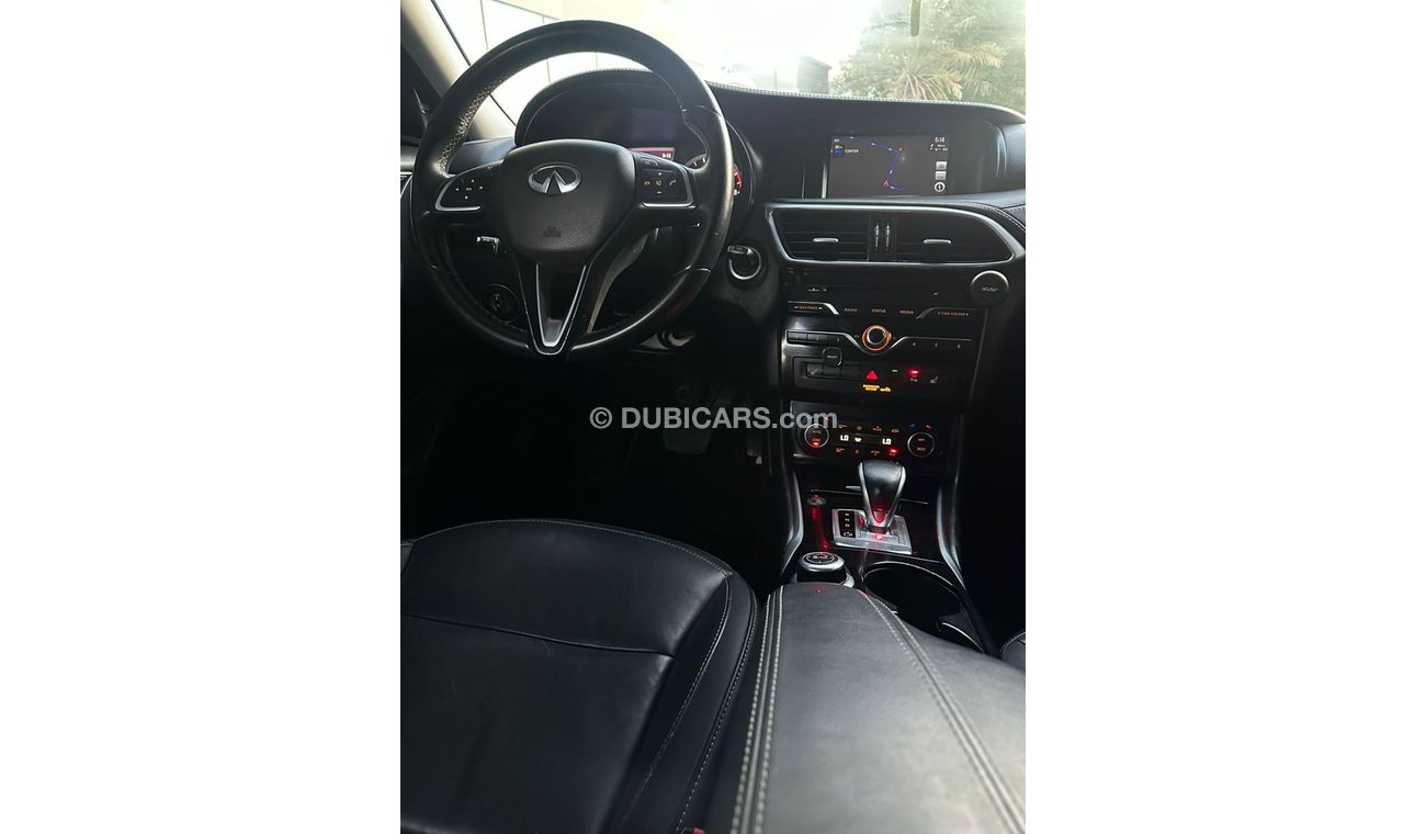 Infiniti Q30 Premium