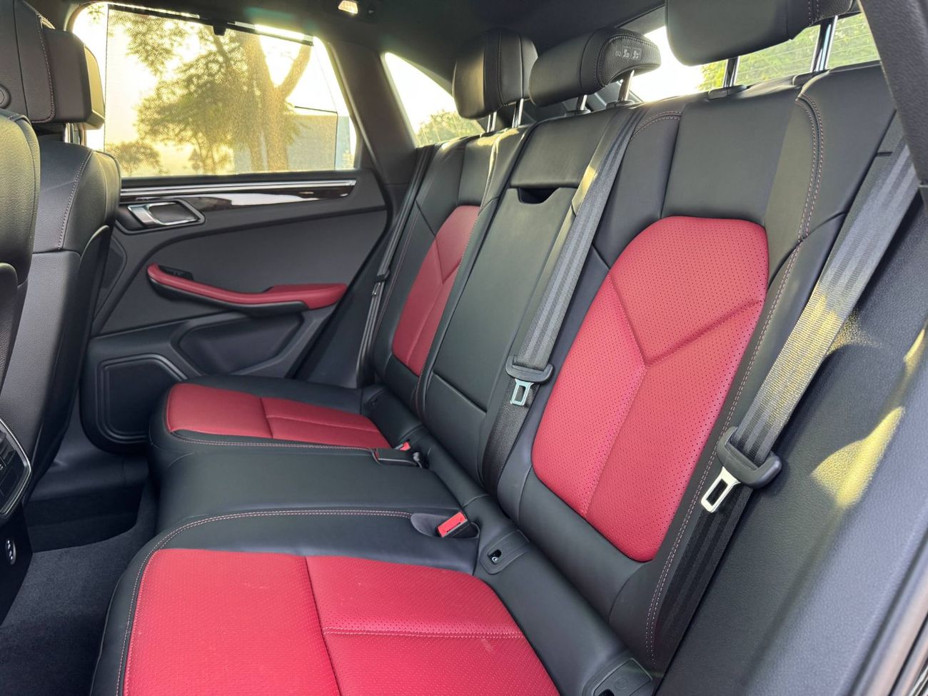 Porsche Macan Std 2.0L (252 HP) GCC SPEC UNDER WARRANTY NEAT AND CLEAN