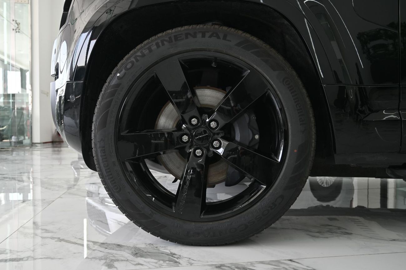 لاند روفر ديفندر Land Rover Defender P400 X-Dynamic HSE, 3.0L Turbo In-Line 6 Cylinder, Model 2026