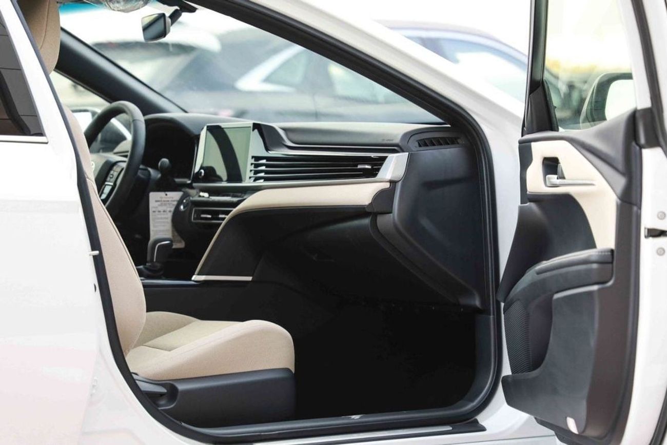 Toyota Camry 2025 TOYOTA CAMRY LE 2.5 - PLATINUM WHITE PEARL inside BEIGE | Export Only