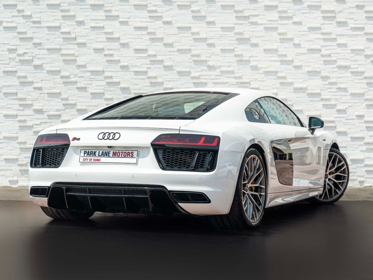 Audi R8 AED 8,861 PM • R8 V10 5.2L AWD • ONLY 60,000 KMS • FULL AUDI SERVICE HISTORY AND NEXT FREE SERVICE