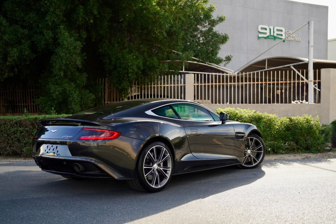 Aston Martin Vanquish Aston Martin Vanquish Carbon Black