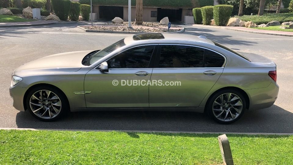 BMW 740 Li for sale: AED 114,000. Grey/Silver, 2015