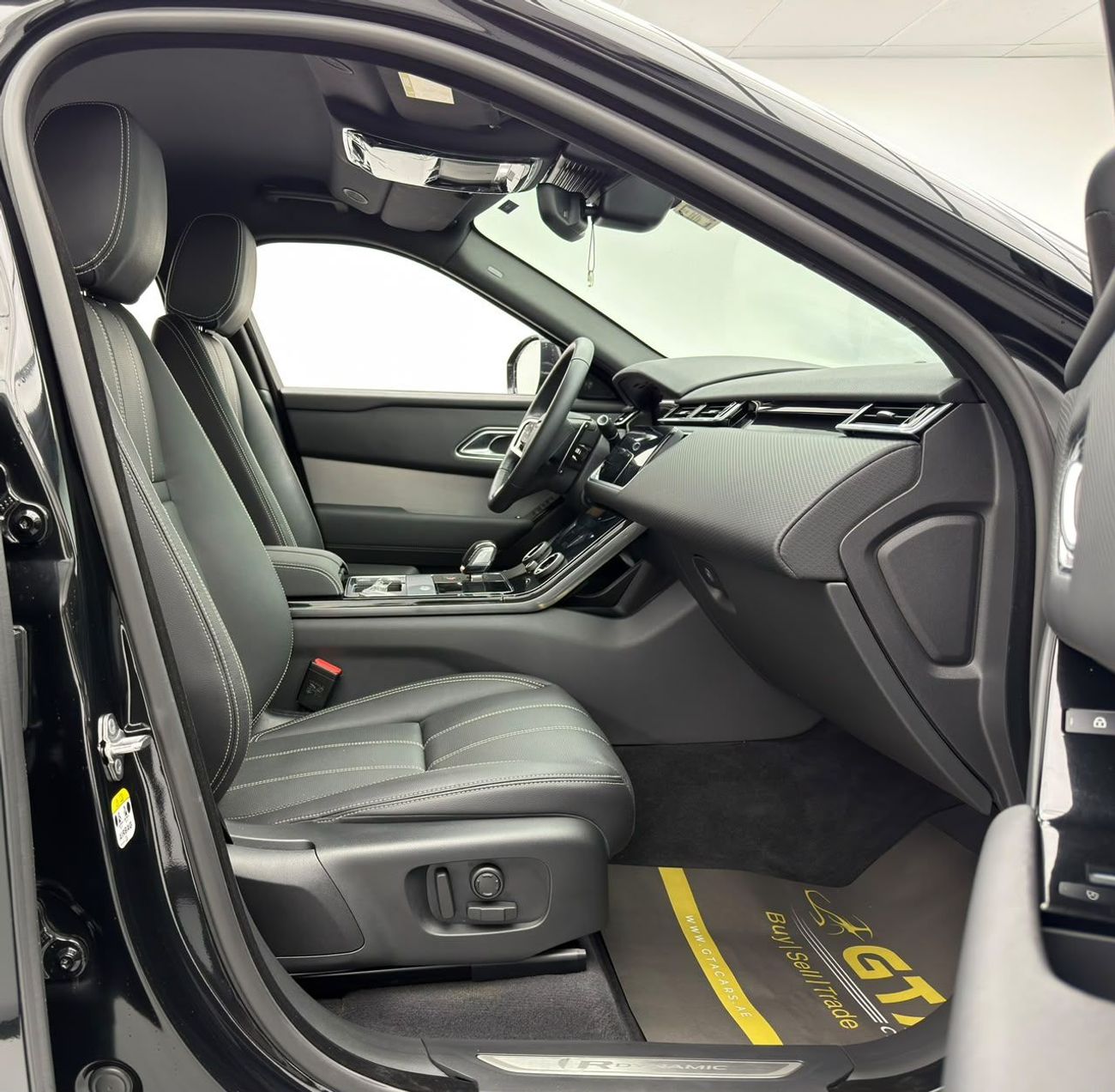 Land Rover Range Rover Velar R-DYNAMIC SE