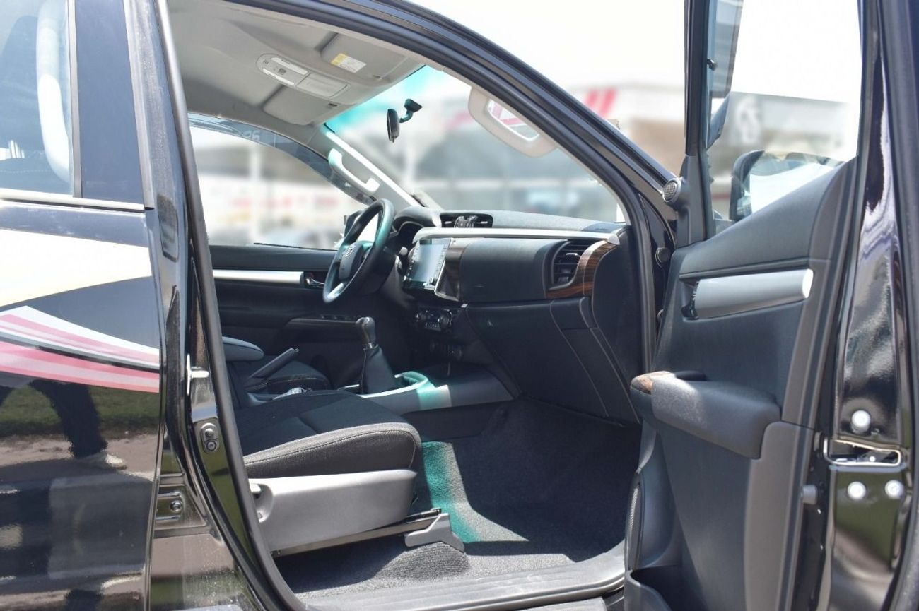 Toyota Hilux TOYOTA HILUX SR5 2.7L MT 2025 FULL OPTION