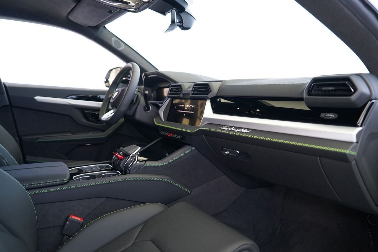 لامبورغيني اوروس STD SE 4.0T V8
