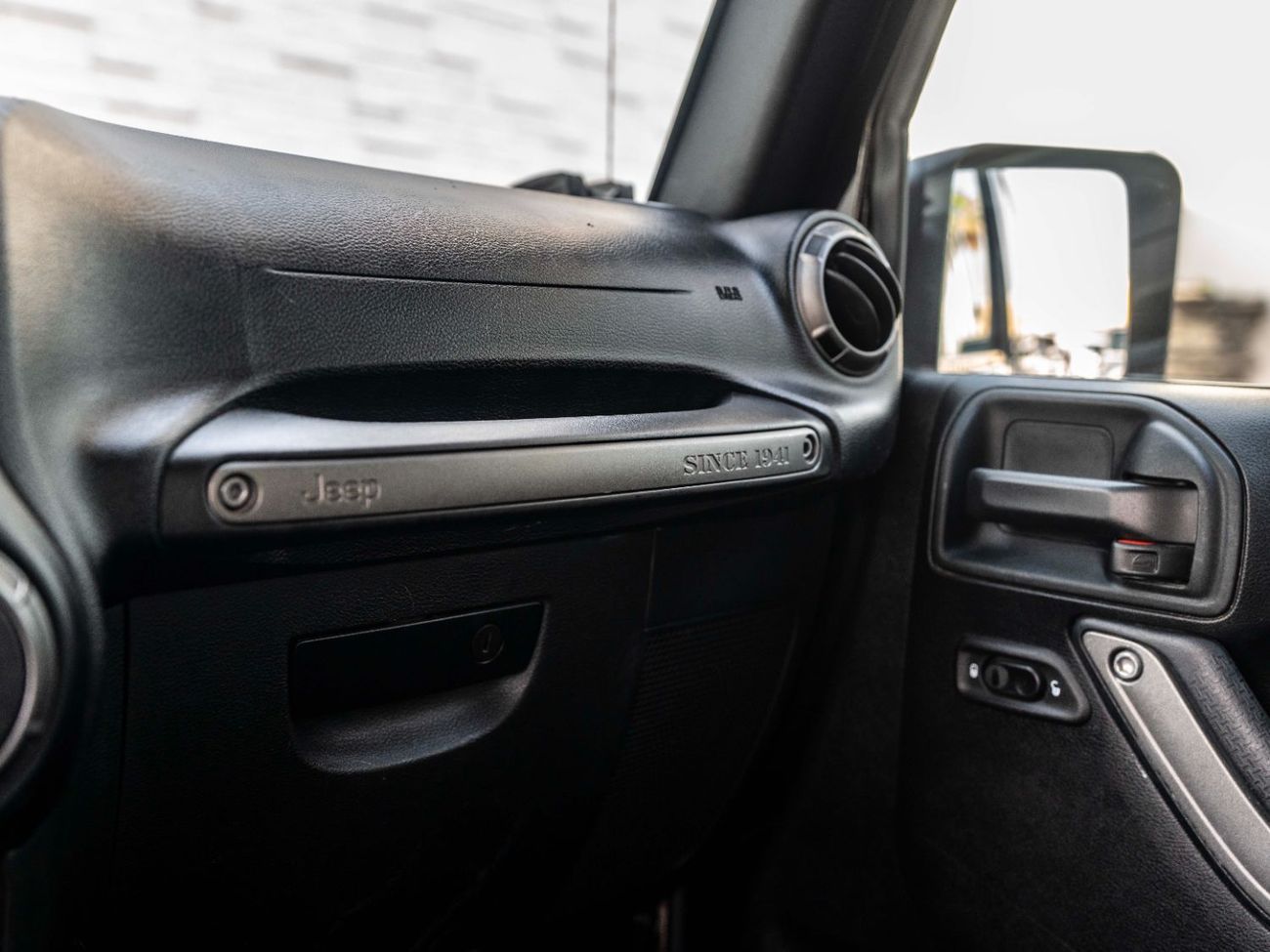 Jeep Wrangler Willys Wheeler 3.6L A/T (2 Door)