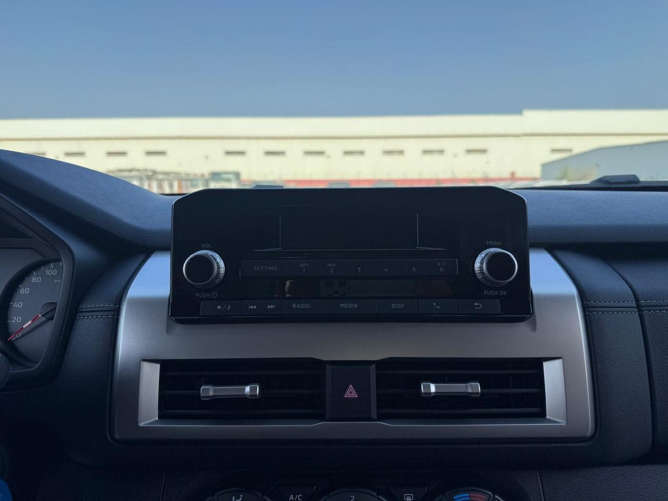 Mitsubishi L200 MITSUBISHI L200 Petrol Double Cabin 4WD 5MT 2.5L GLX_Basic Option_Bronze