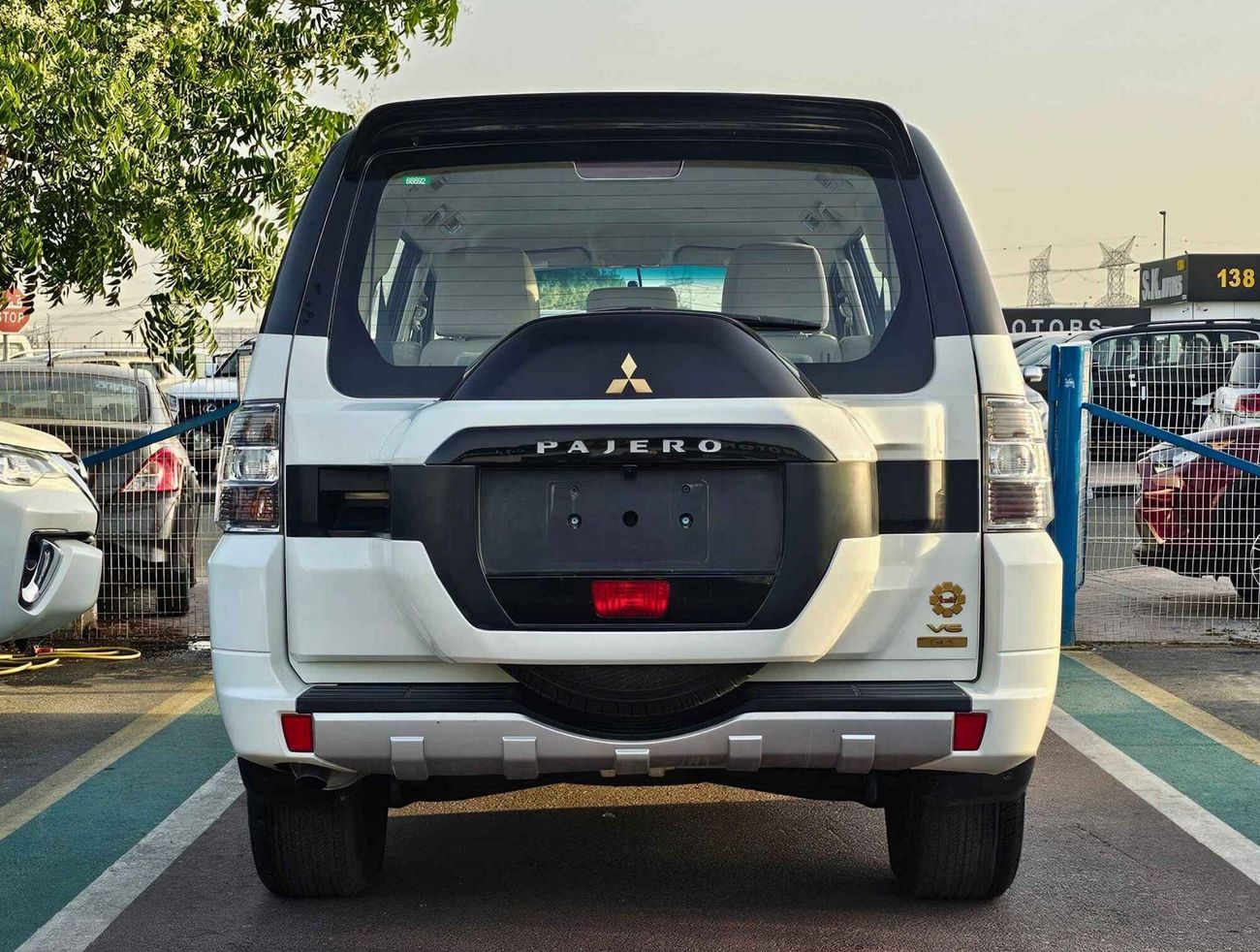 ميتسوبيشي باجيرو GLS 3.5/ 4WD/ DVD CAMERA/ LOW MILEAGE/ 875 MONTHLY / LOT#714146