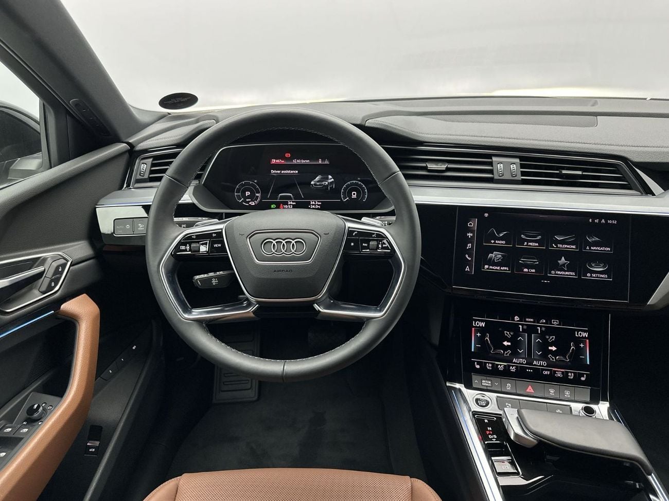 أودي Q8 إي ترون 55 quattro Advanced 408hp (Ref# 028541)